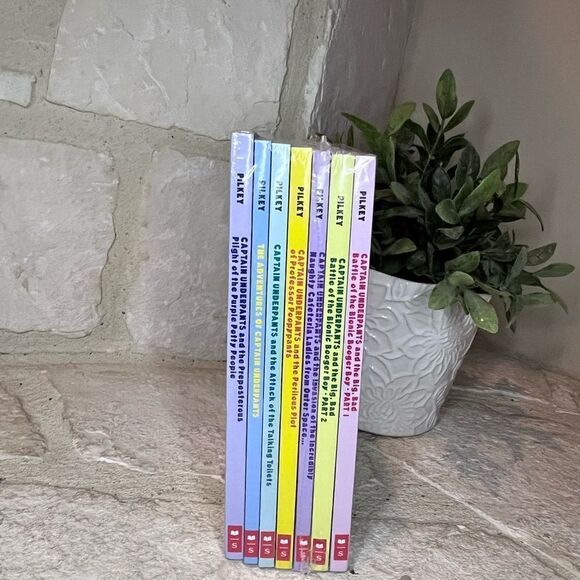 Captain Underpants paperback bundle of 7 books New - Picture 3 of 5
